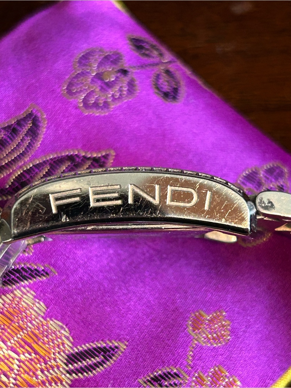 Fendi Orologi 7500G watch with diamond accents. - Picture 2 of 10